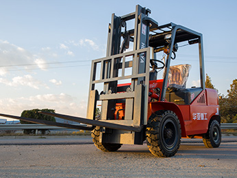 1-10噸內(nèi)燃叉車(chē)